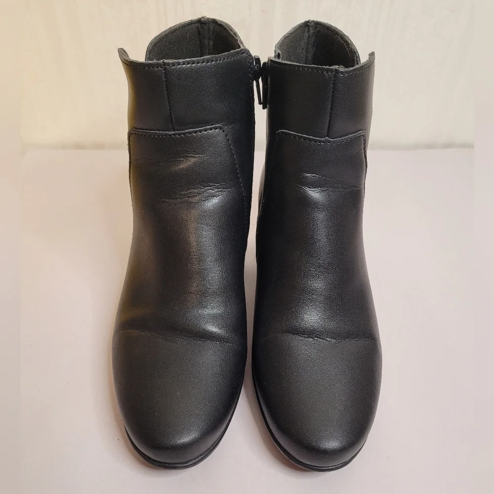 Clarks Emily Holly Black Leather Ankle Boots Women's Size 8 Side Zip Classic